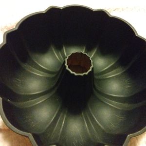 Vintage  Mustard yellow Nordic Ware Fluted Tube mark 5